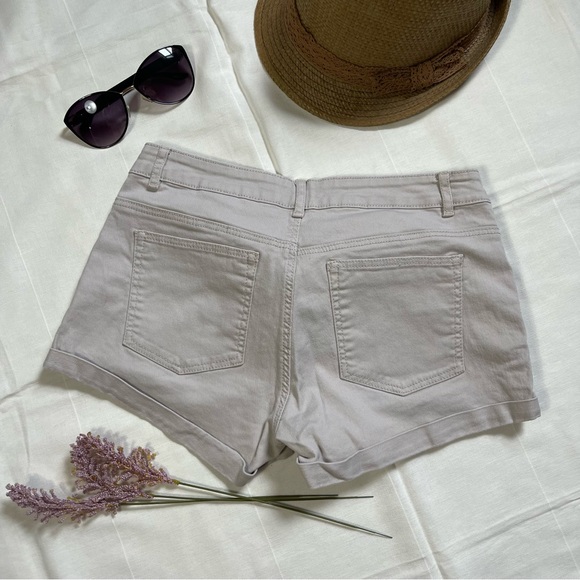 ♻️DISPONIBLE ♻️
✨🍂PRE-LOVED H&M Short🍂✨ - Picture 5 of 5